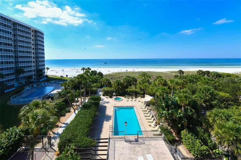 Beautiful Siesta Key Vacation Condo Walk to Beach with Pool